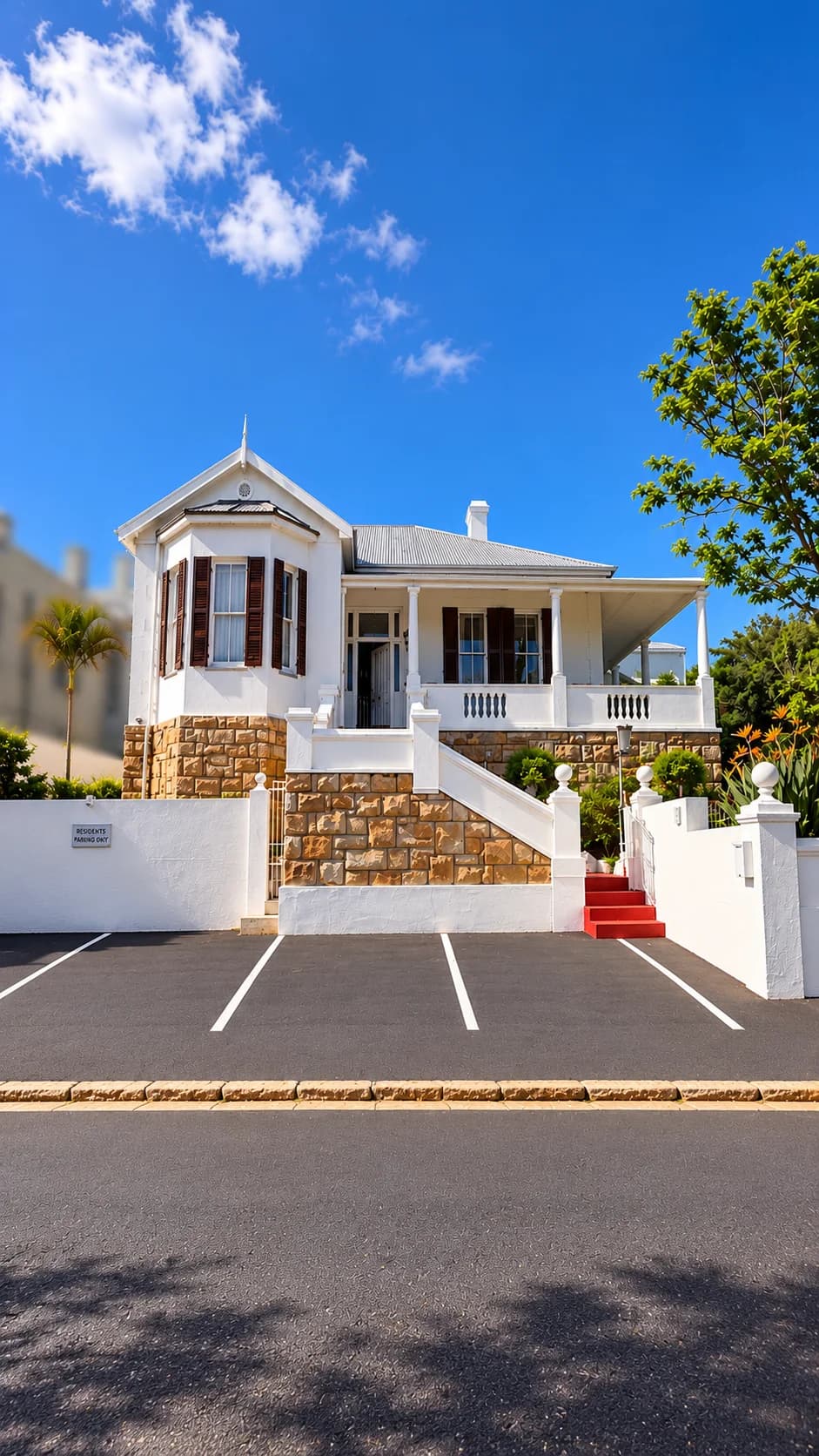 Stonehurst Guest House beneath Lion's Head, Sea Point, Cape Town